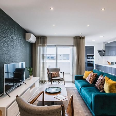 Coolhouses Lagos, 2 Bed Stylish City Flat, Rooftop Shared Pool, Clayheart Ngoại thất bức ảnh