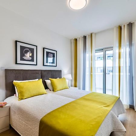 Coolhouses Lagos, 2 Bed Stylish City Flat, Rooftop Shared Pool, Clayheart Ngoại thất bức ảnh