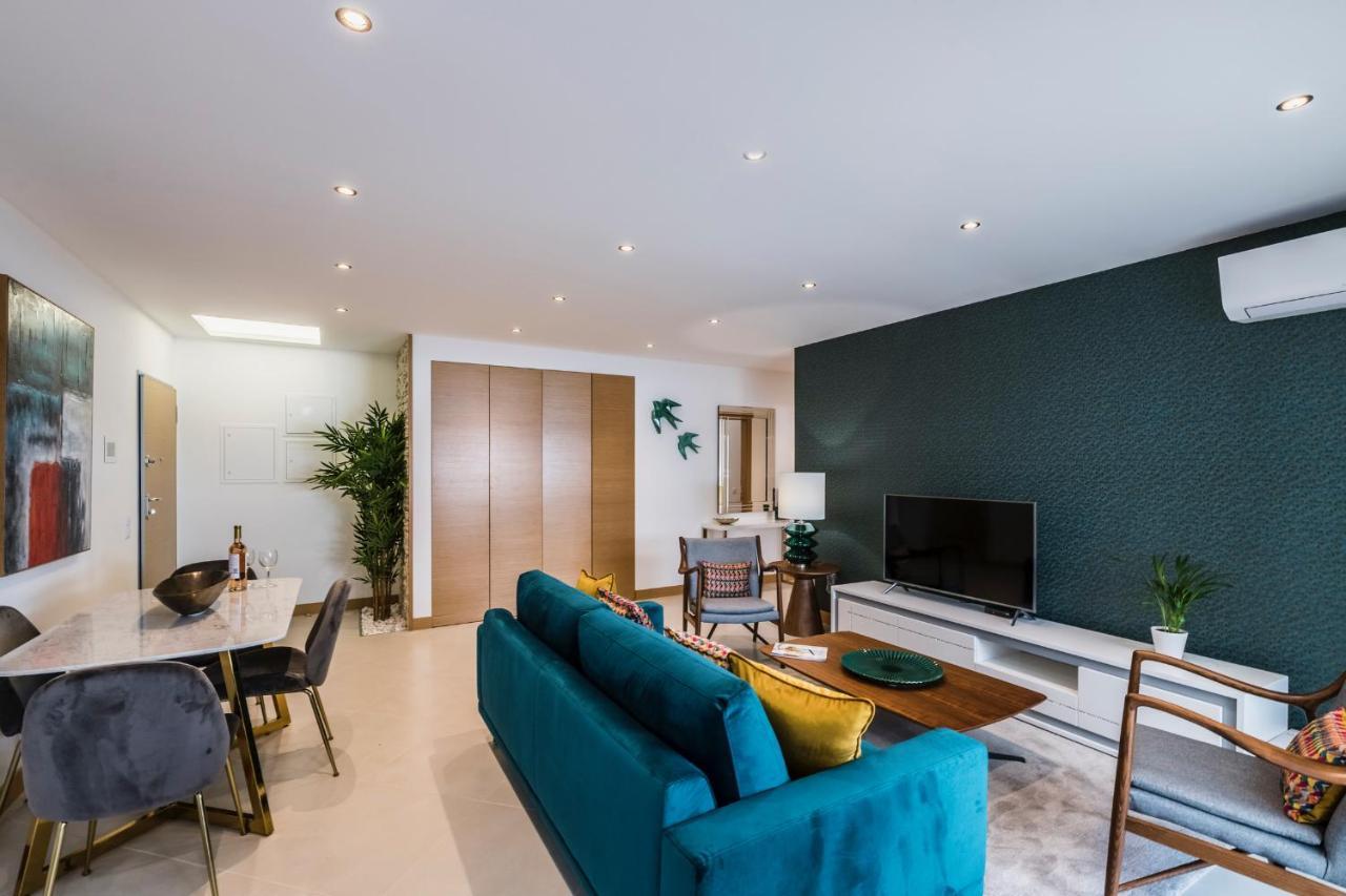 Coolhouses Lagos, 2 Bed Stylish City Flat, Rooftop Shared Pool, Clayheart Ngoại thất bức ảnh