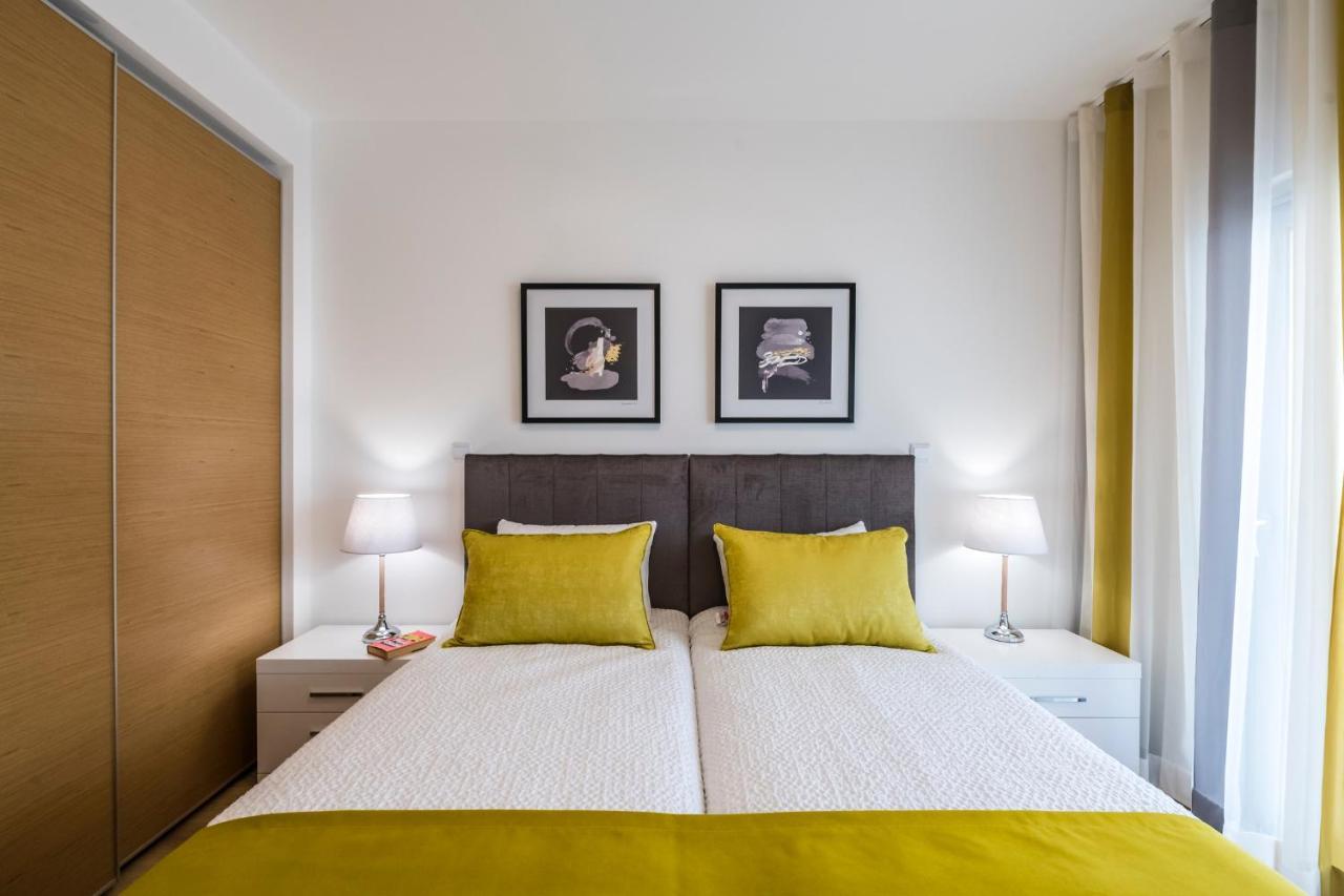 Coolhouses Lagos, 2 Bed Stylish City Flat, Rooftop Shared Pool, Clayheart Ngoại thất bức ảnh