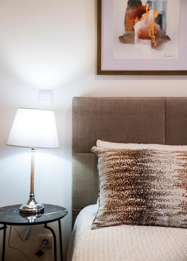Coolhouses Lagos, 2 Bed Stylish City Flat, Rooftop Shared Pool, Clayheart Ngoại thất bức ảnh