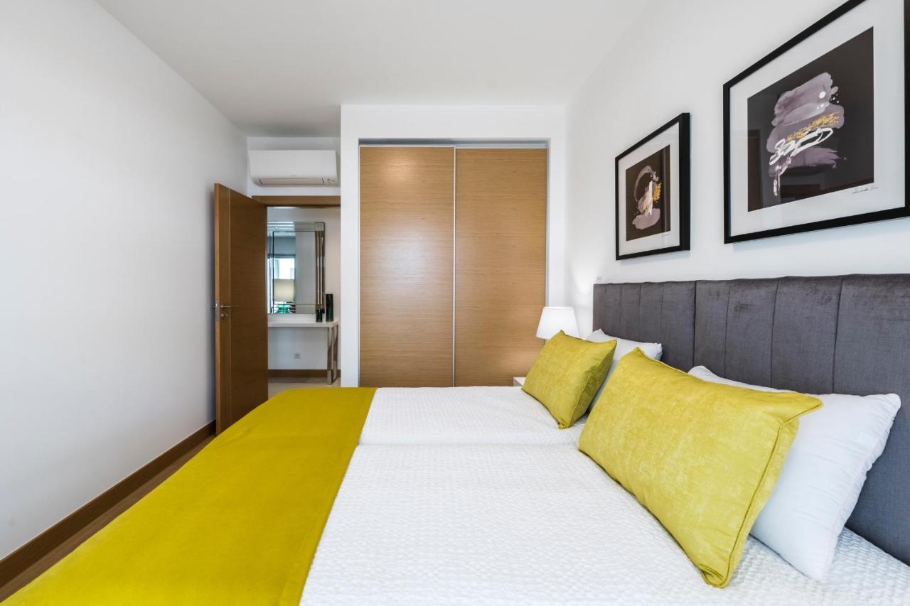 Coolhouses Lagos, 2 Bed Stylish City Flat, Rooftop Shared Pool, Clayheart Ngoại thất bức ảnh