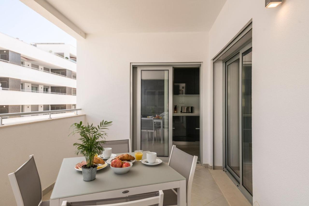 Coolhouses Lagos, 2 Bed Stylish City Flat, Rooftop Shared Pool, Clayheart Ngoại thất bức ảnh
