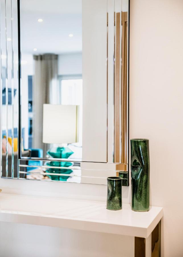Coolhouses Lagos, 2 Bed Stylish City Flat, Rooftop Shared Pool, Clayheart Ngoại thất bức ảnh